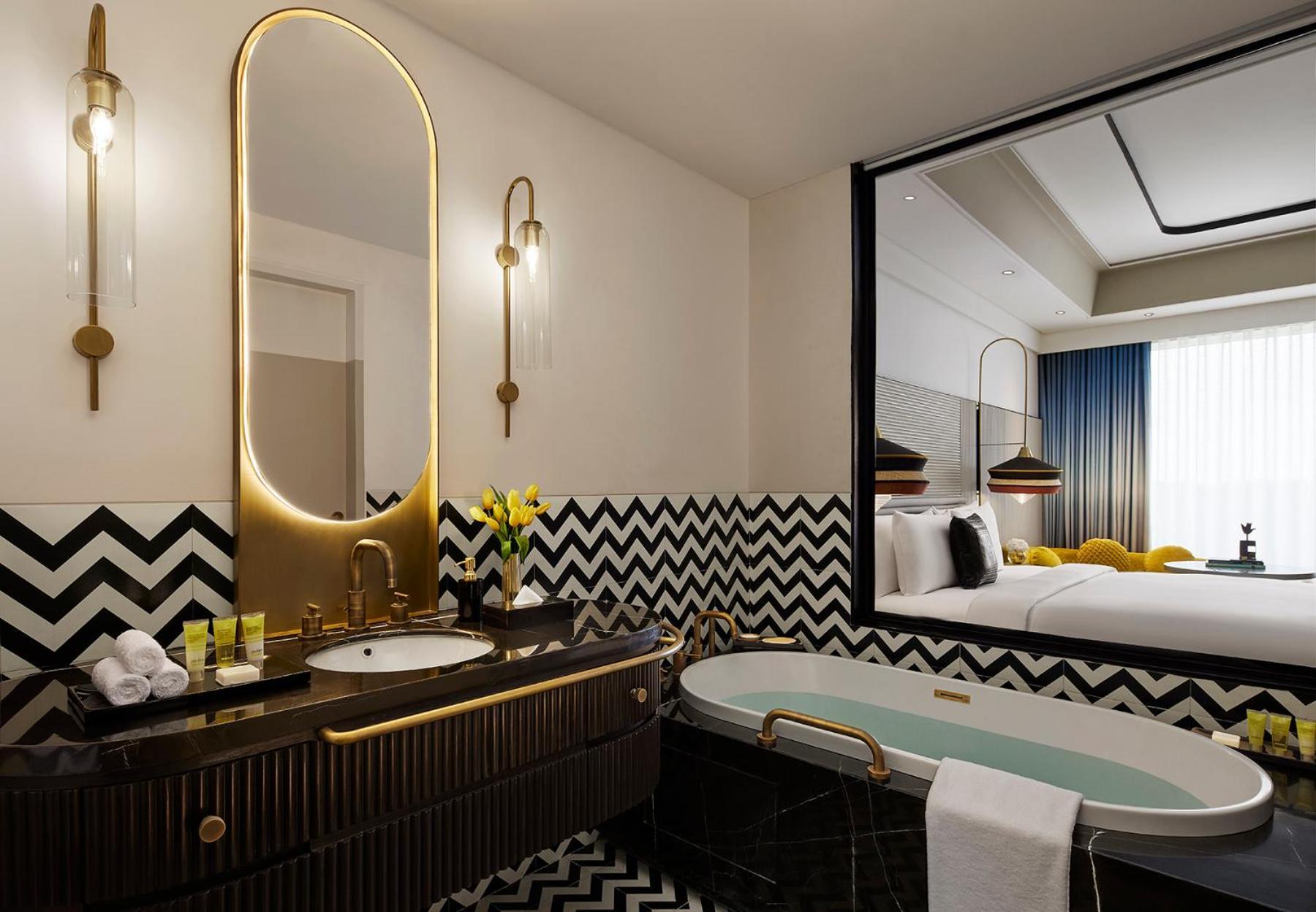 Hyatt Centric Sector17 5*